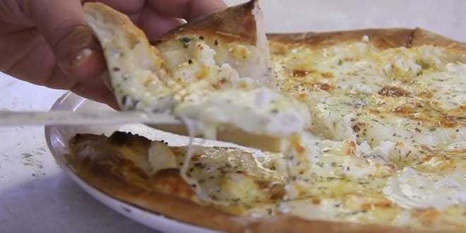 Пицца «3 сыра» и рецепт хорошего быстрого теста - кулинарный блог