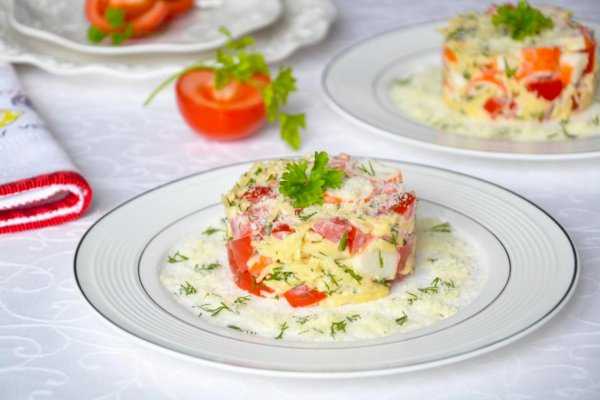 Салат с хрустящими баклажанами и помидорами по грузински