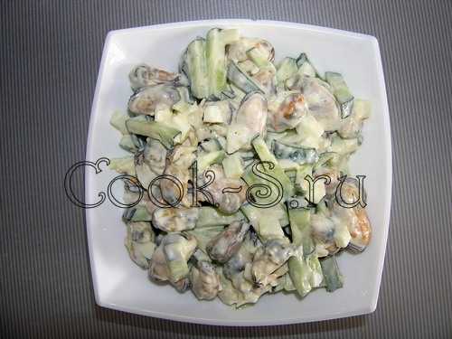 Салат из кальмаров и мидий с чипсами "жемчужина моря" - рецепт