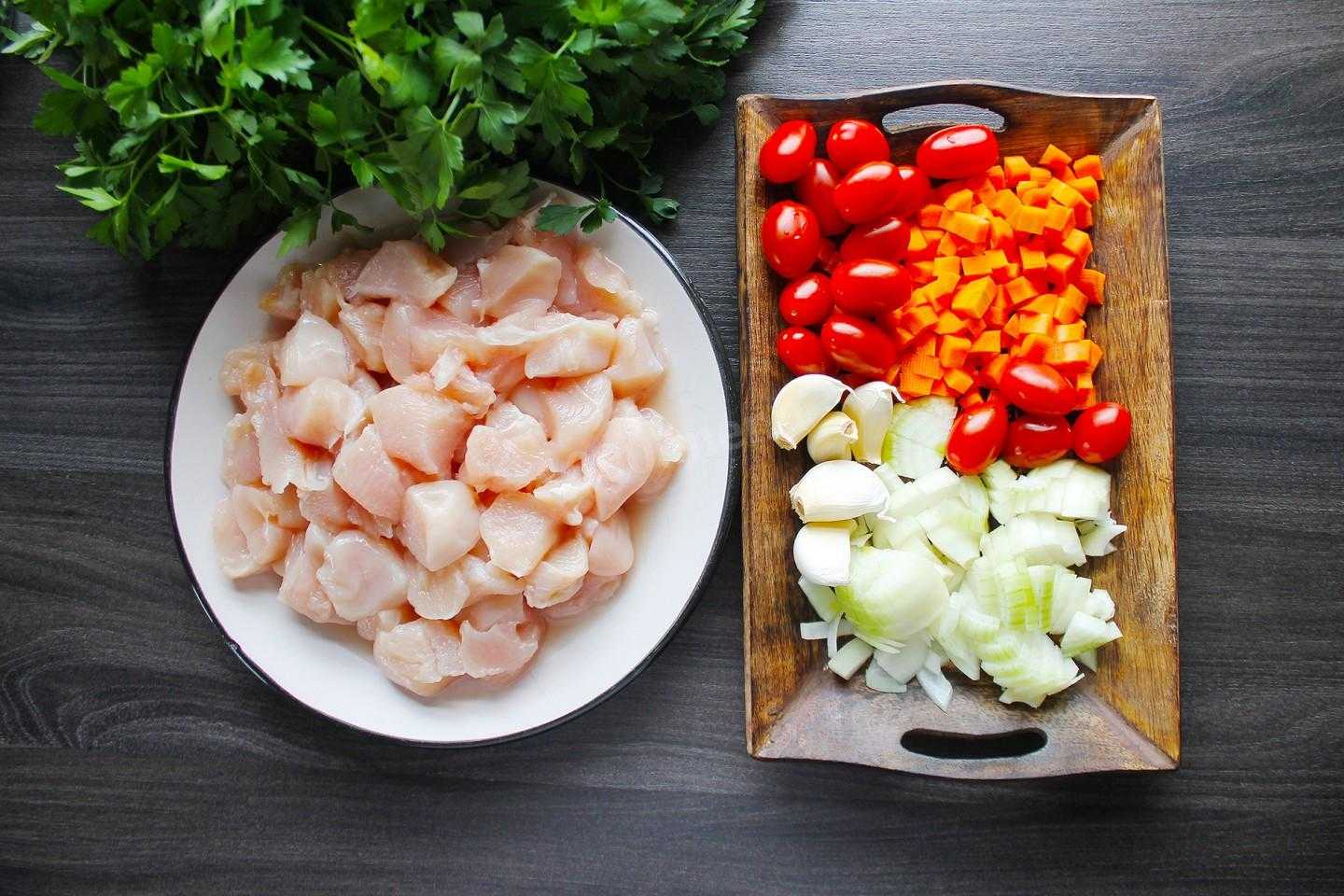 Как приготовить крабовый салат с рисом: классический и другие рецепты салатика с палочками, ингредиенты и приготовление пошагово с фото и видео