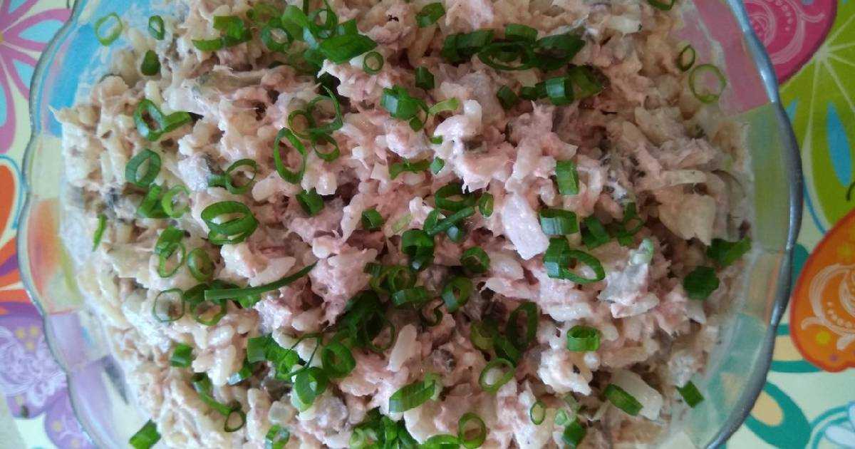 Салат из рыбных консервов с рисом - кладезь полезных веществ и потрясающий вкус: рецепт с фото и видео