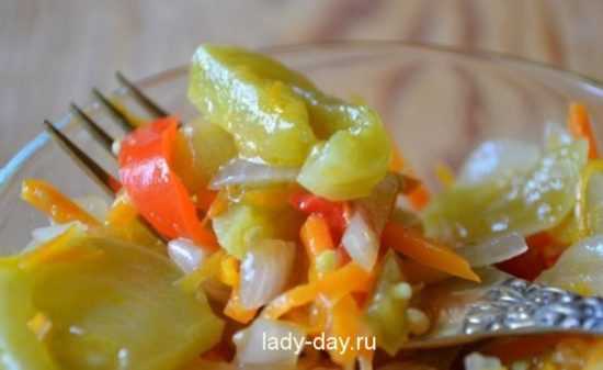 Салат из зеленых помидор на зиму - один из способов разнообразить рацион в холодное время года: рецепт с фото и видео