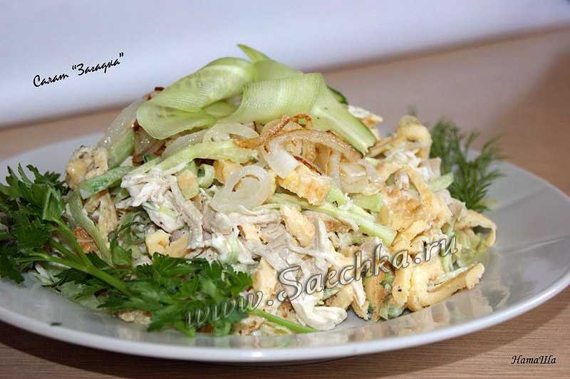 Салат с яичными блинчиками и огурцом рецепт с фото - 1000.menu