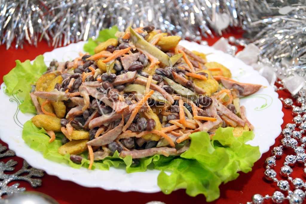 Салат с сухариками, кукурузой и фасолью: рецепты с фото