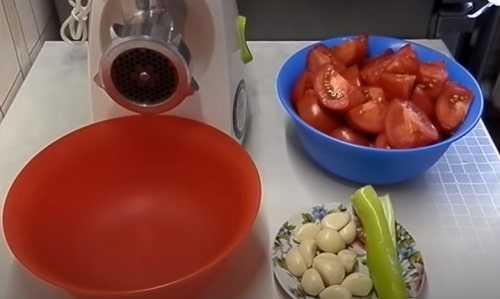 Заготавливаем салат «бакат» из кусочков баклажанов, перца и моркови на зиму