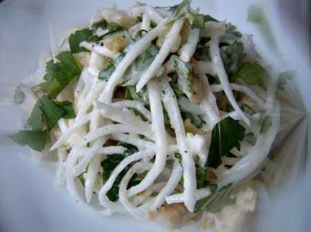 10 простых и вкусных салатов из редьки – лайфхакер