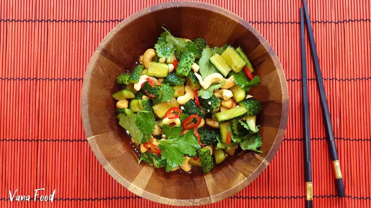Битые огурцы - 20 рецептов: овощные салаты | foodini