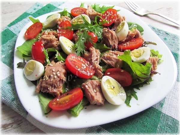 Салат с тунцом и помидорами - готовится за считанные минуты из минимума ингредиентов: рецепт с фото и видео