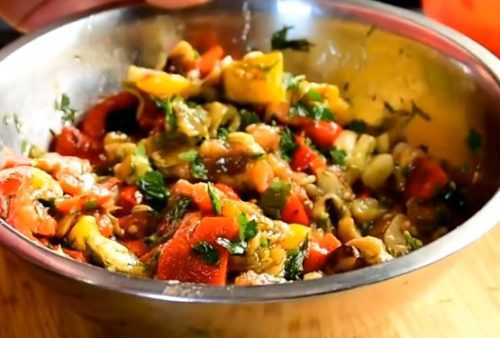 Салат из печеных овощей на мангале