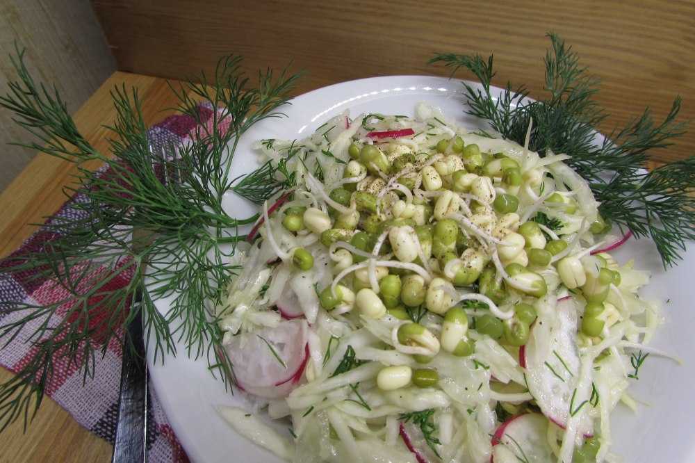 Салат из пророщенного маша с орехами и зеленью - вкусный рецепт с фото пошагово