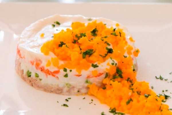 5 лучших рецептов салата «мимоза» - лайфхакер