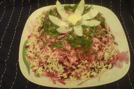 Слоеный салат «красная шапочка» с грибами, рецепт с фото — вкусо.ру