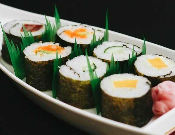 Салат суши: 6 невероятно вкусных рецептов пошагово (слоями, с красной рыбой)