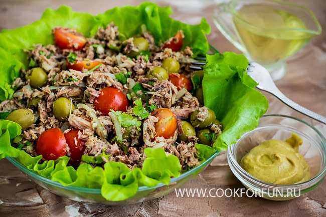 Салат с консервированным тунцом - 10 рецептов приготовления с пошаговыми фото