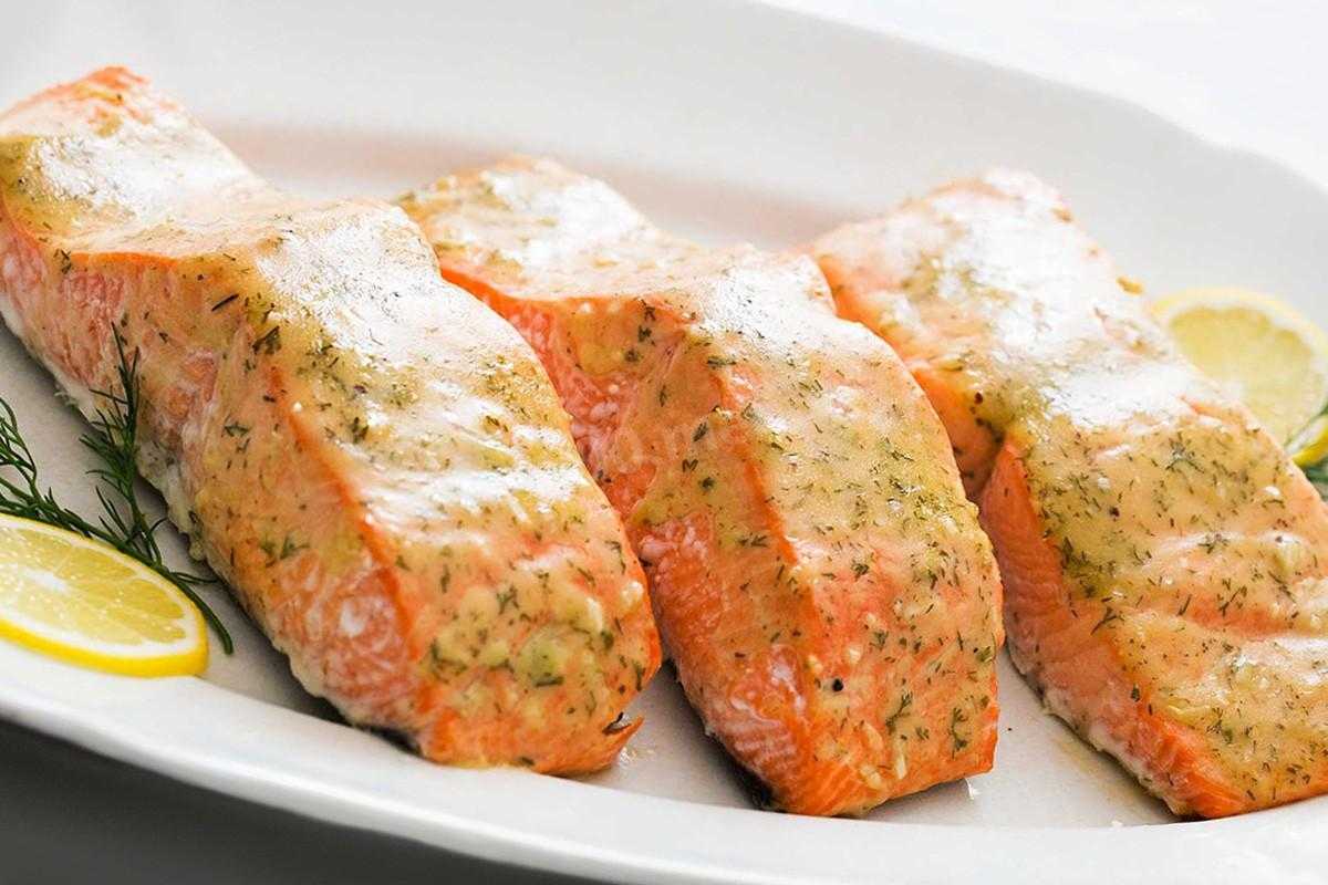 Салат с лососем — рецепты из соленой, копченой, консервированной красной рыбы