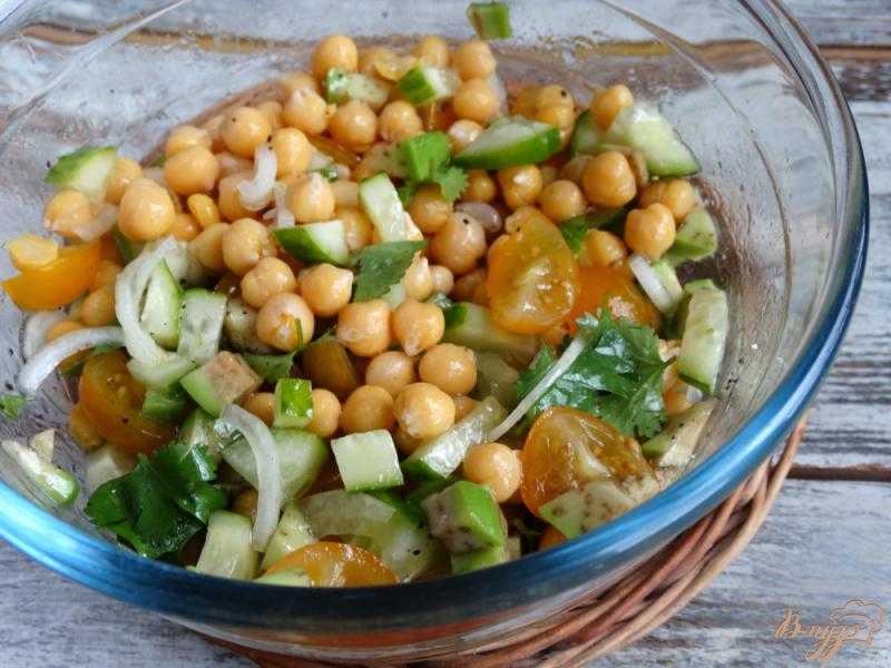 Салат из авокадо и нута - кулинарный рецепт с пошаговыми инструкциями | foodini