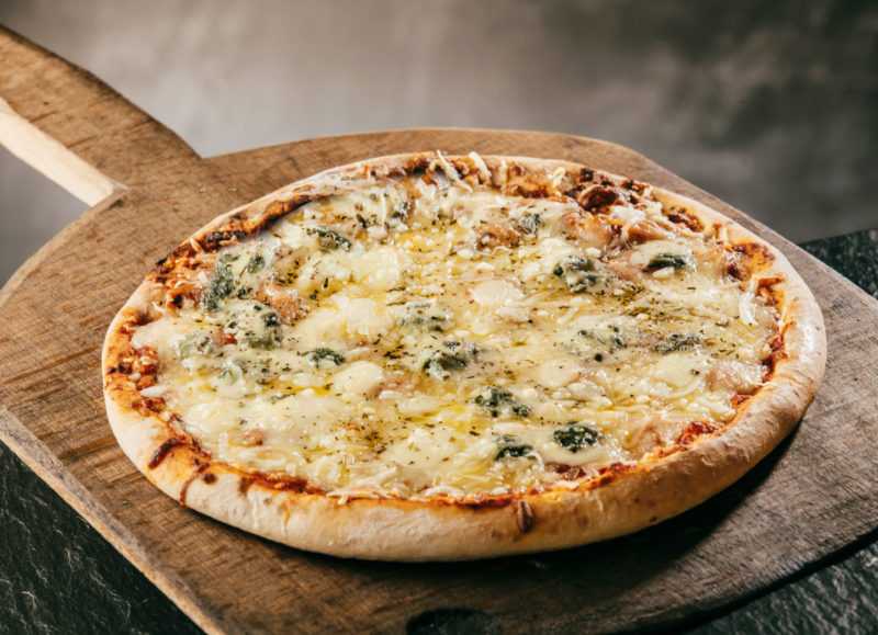 Пицца «3 сыра» и рецепт хорошего быстрого теста