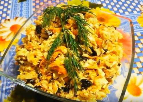 Салат с копчёной курицей, черносливом и грецкими орехами рецепт с фото пошагово - 1000.menu