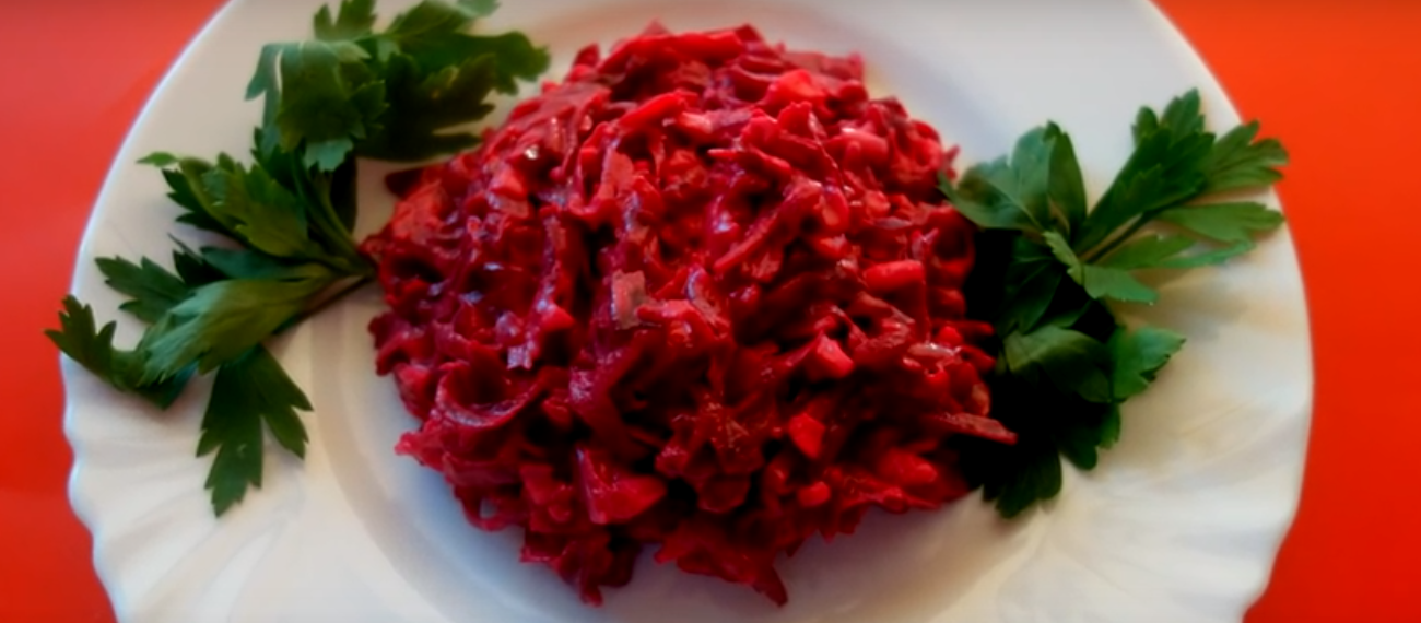 10 вкуснейших салатов из свеклы на зиму в банках, рецепты с фото