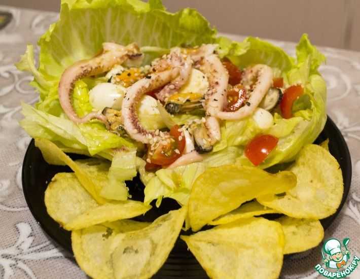 Салат из кальмаров и мидий с чипсами "жемчужина моря" - пошаговый рецепт приготовления с фото