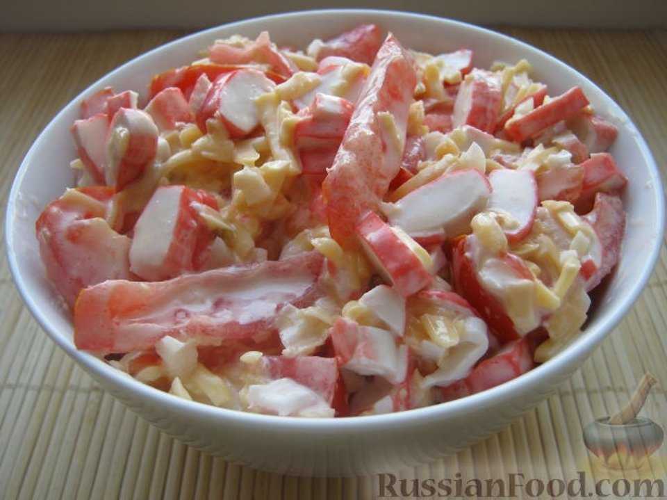 Салат красное море с крабовыми палочками помидорами и перцем рецепт с фото пошагово - 1000.menu