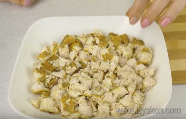 Салат тиффани с миндалем сыром курицей рецепт с фото пошагово - 1000.menu
