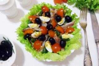 Салат с килькой в томате: рецепт приготовления с фото