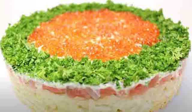 Салат с форелью слабосоленой: 7 лучших праздничных рецептов