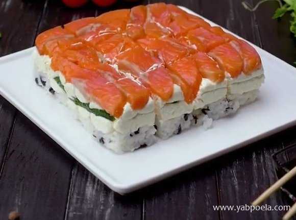 Салат суши — 6 невероятно вкусных рецептов пошагово (слоями, с красной рыбой)
