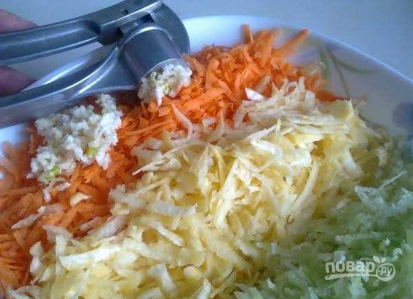 Салат с морковью и яблоком - 8 пошаговых фото в рецепте
