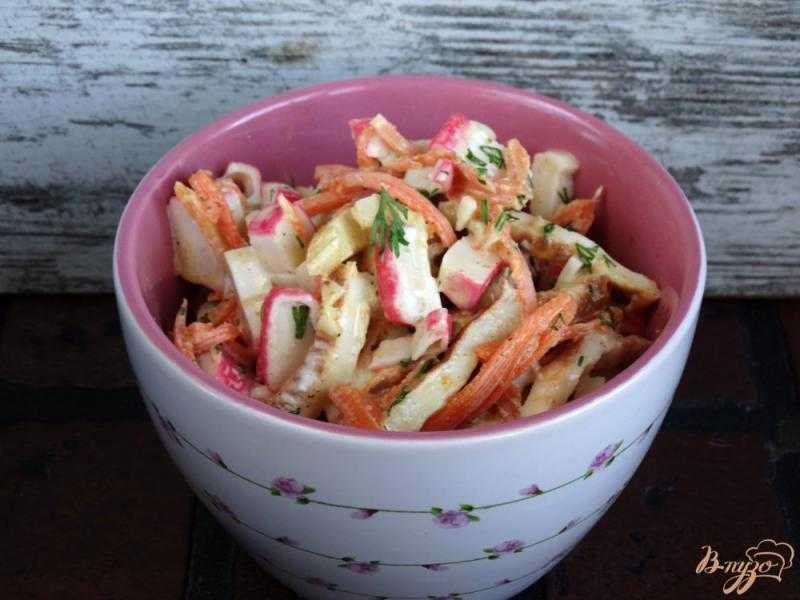 Салат морковь по корейски с крабовыми палочками. слоеный салат с корейской морковью и крабовыми палочками с сыром