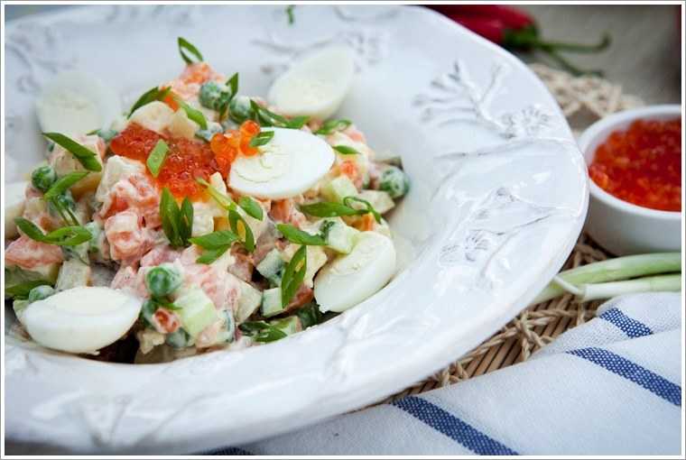 Салат с красной рыбой: вкусные рецепты