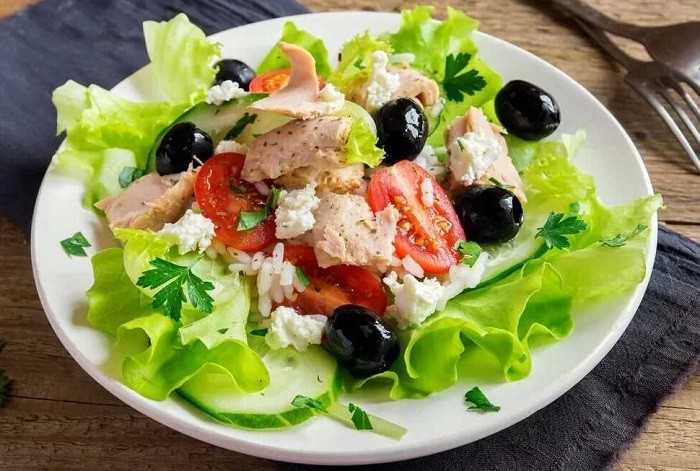 Салат с консервированным тунцом – 7 интересных фото рецептов