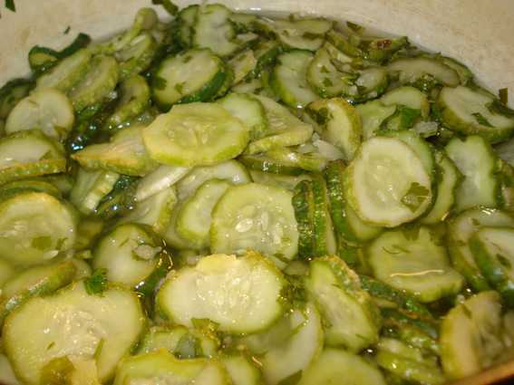 Салат из огурцов на зиму "пальчики оближешь" - самые вкусные и простые рецепты