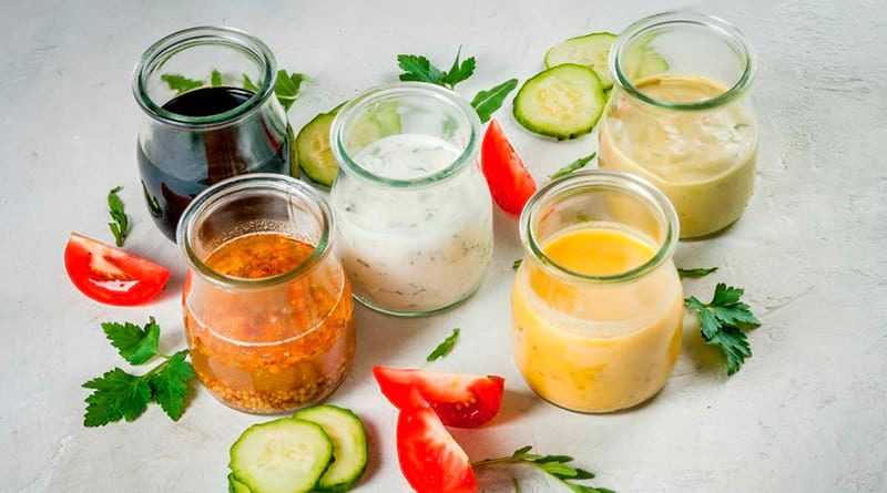 Заправки для овощных салатов – сборник 13 лучших рецептов