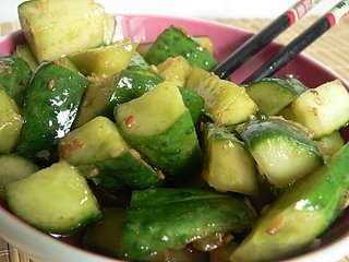 Корейский салат из огурцов и кинзы - кулинарный рецепт с пошаговыми инструкциями | foodini