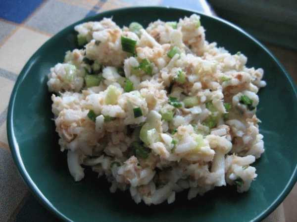 Салат с рисом и рыбными консервами - 10 пошаговых фото в рецепте