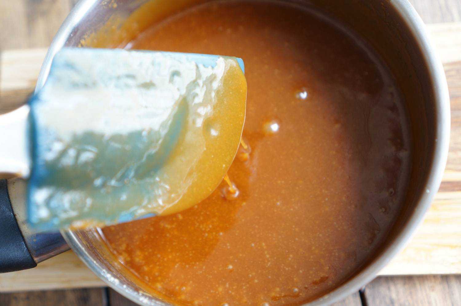 Карамельный соус - вкусные рецепты оригинального дополнения для любого десерта